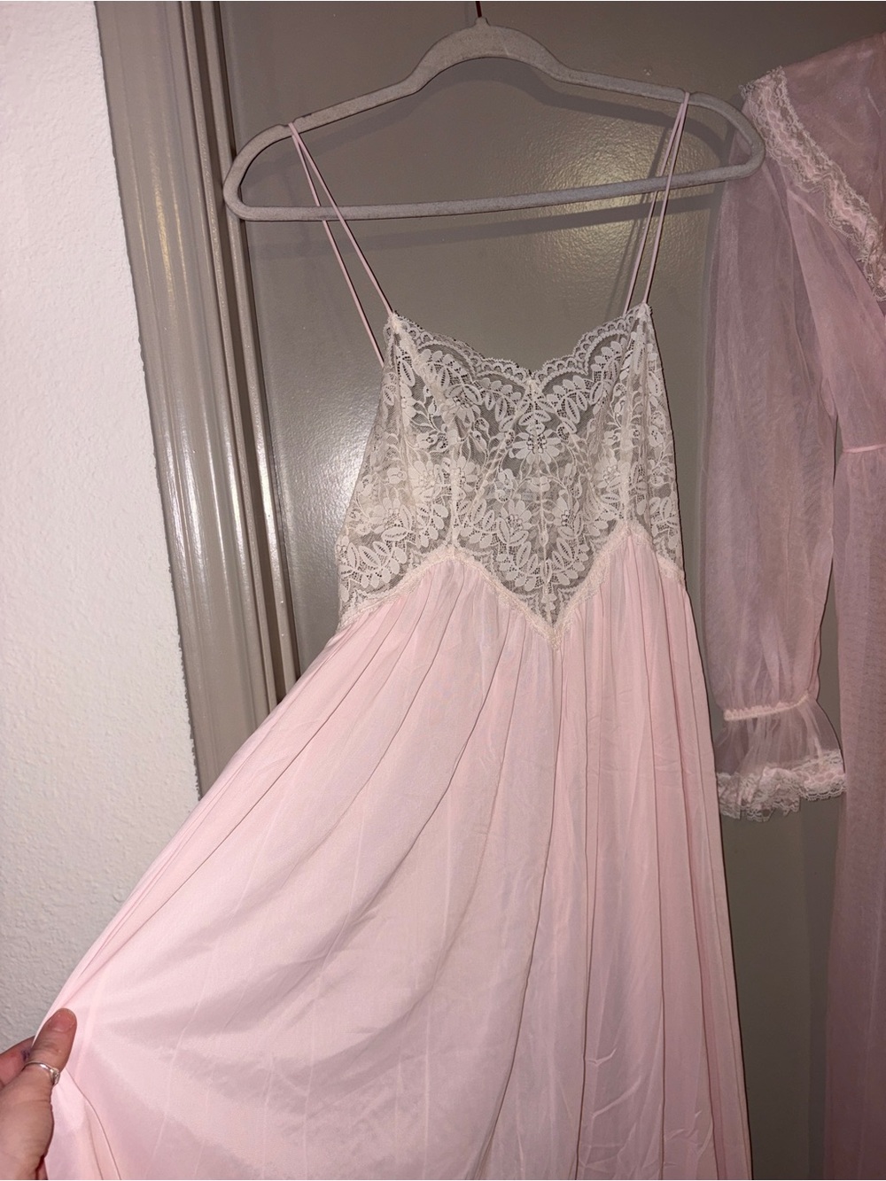 Miss Elaine Pale Pink Lace Chemise and Sheer Robe Set - Picture 6 of 12